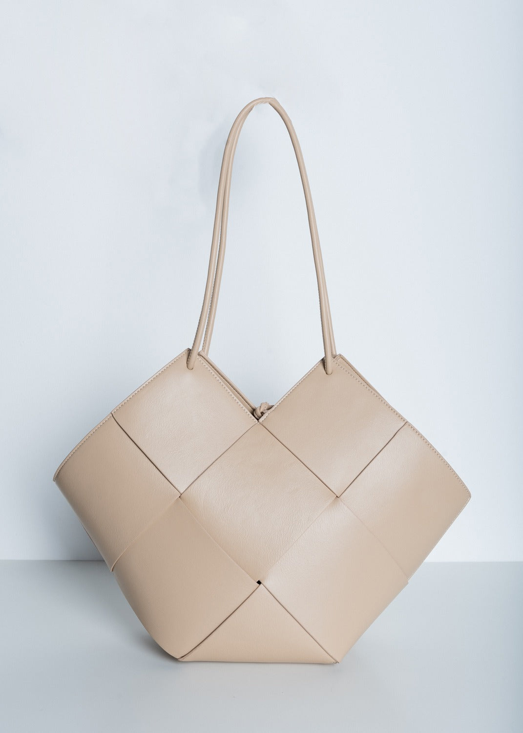 BOLSO SHOPPER EFECTO PIEL TRENZADO