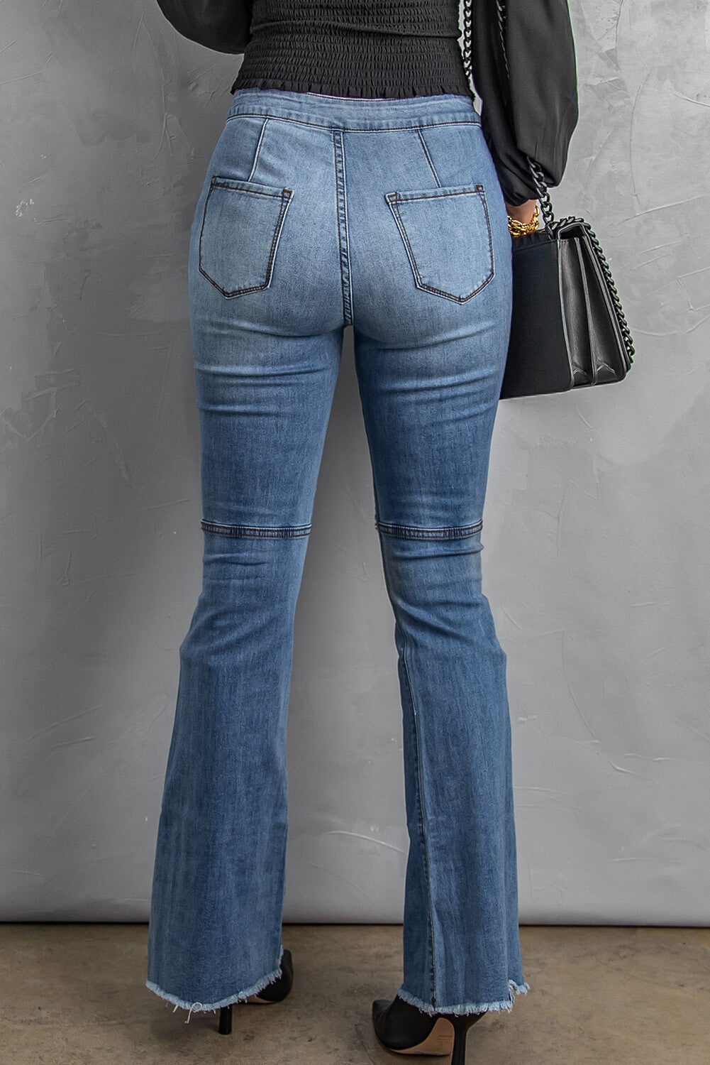 Jeans acampanados rasgados